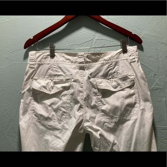 Eddie Bauer 
6P white capris - Picture 7 of 7